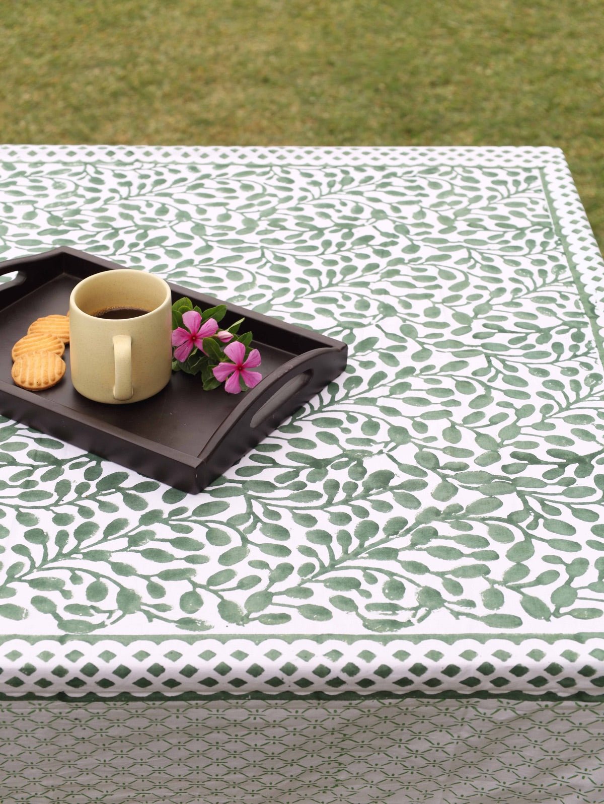 Abstract Leaf Green and White Table Cover