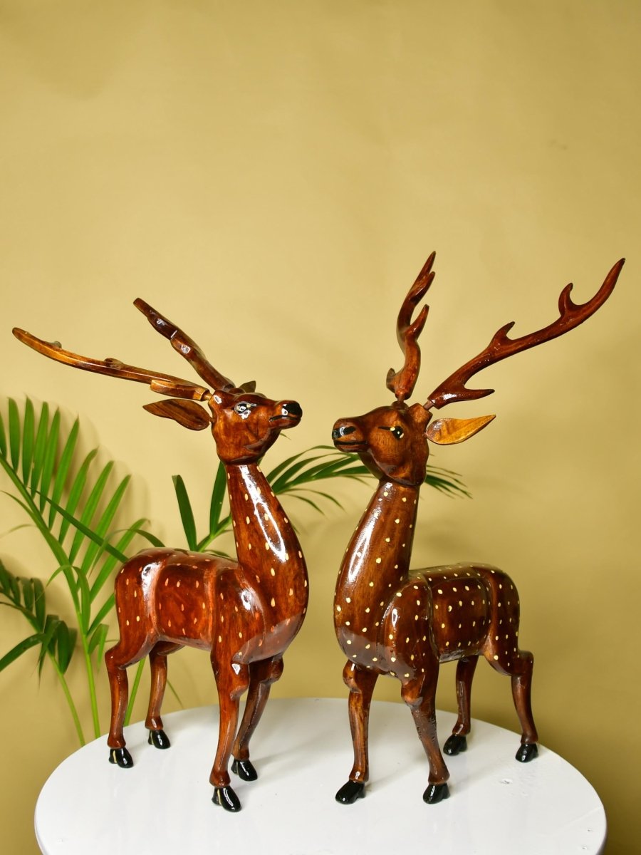 Artisan Wooden Deer Set: Exquisite Home Decor