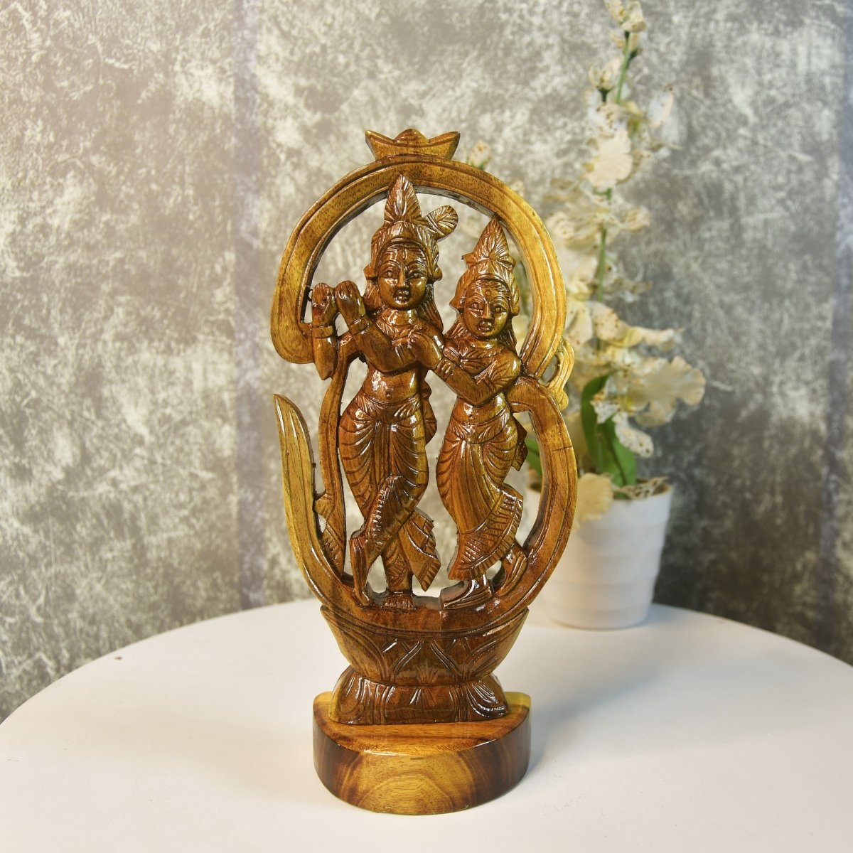 Wooden Radhe Krishna: Artisan Tabletop Decor