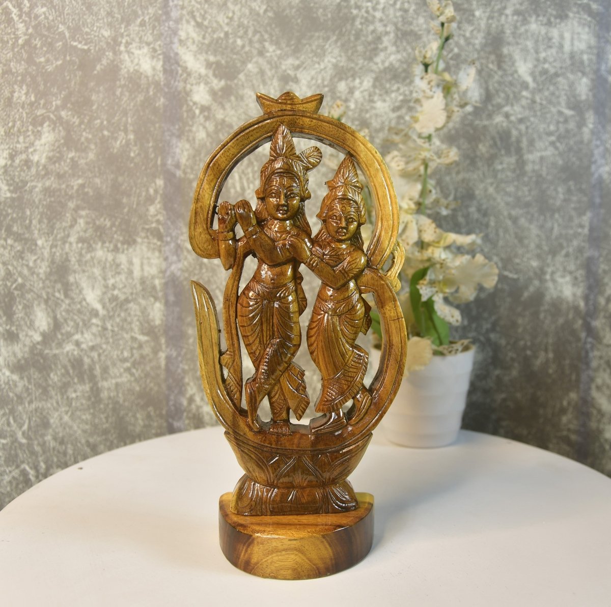 Wooden Radhe Krishna: Artisan Tabletop Decor