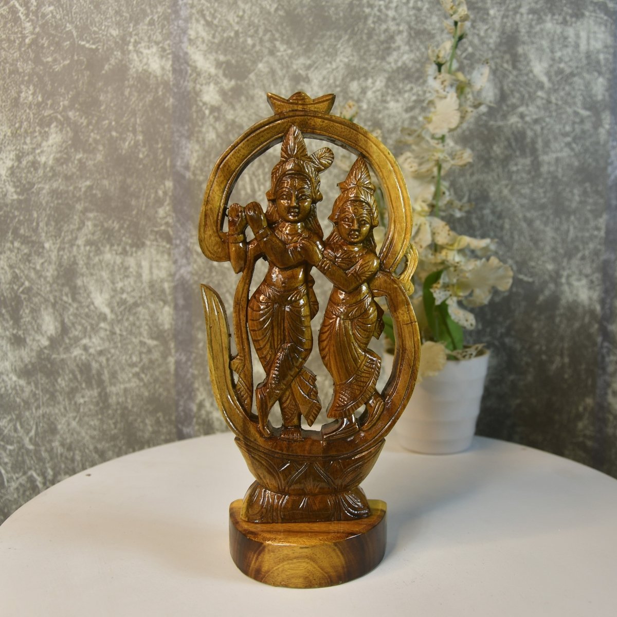 Wooden Radhe Krishna: Artisan Tabletop Decor