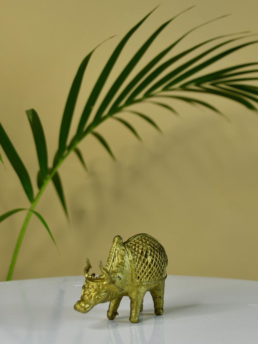 Dokra Ox: Brass Tabletop Masterpiece for Unique Home Decor